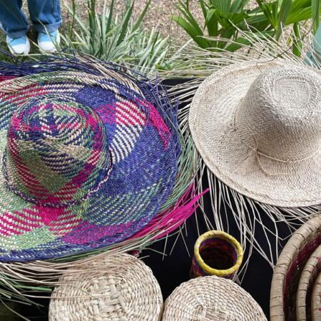 Artesanía en fibras y tintes naturales de la comunidad indigena de  quitirrisí (pueblo huetar)