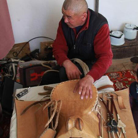 At jabuu (horse harness)