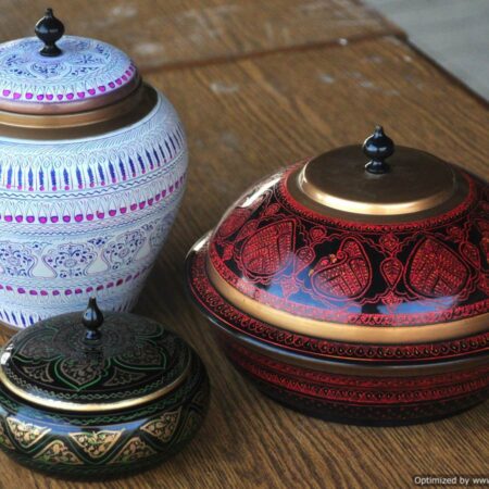 Laky ka kam (lacquer work)