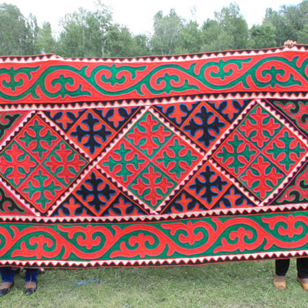Felt carpets (ala-kiyiz and shyrdak)