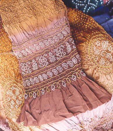Bandhini, bandhej, sungadi (tie and dye crafts)